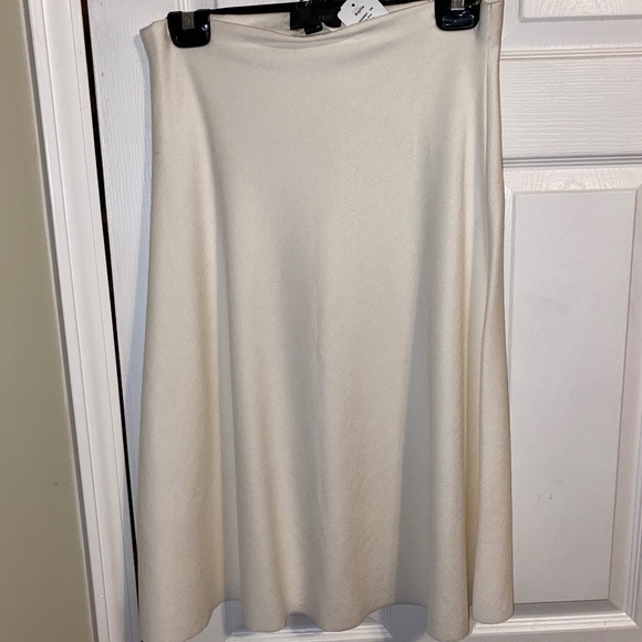 Winter White skirt - Picture 1 of 3